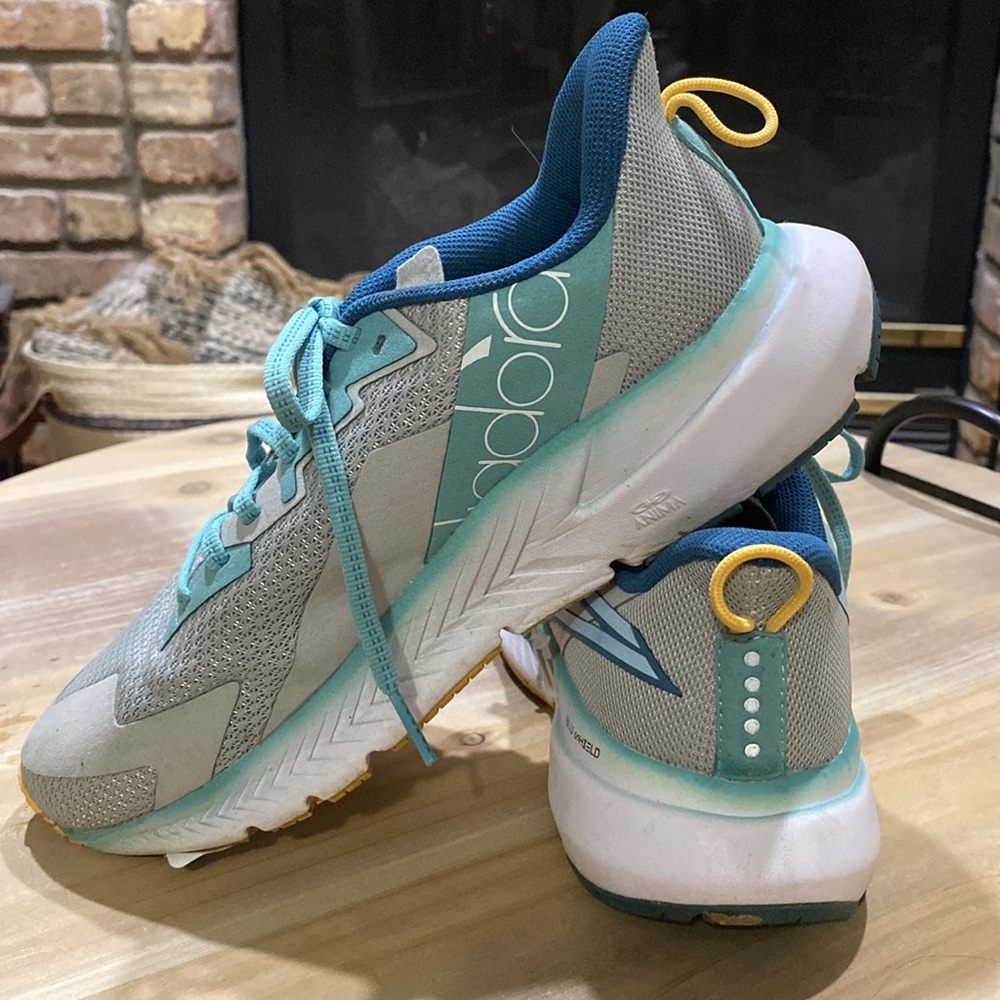 Diadora Mythos Blushield Volo 4 Women's, size 6.5 - Picture 5 of 7